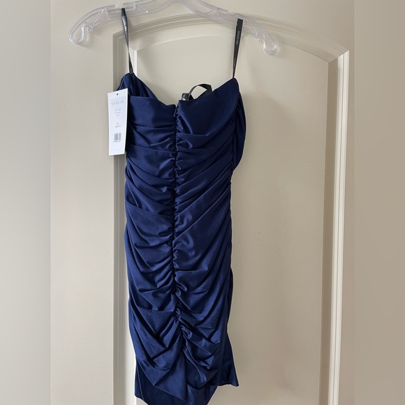 Never-Worn Sherri Hill Short dress- Strapless,ruched sides/back, silk material. - Picture 4 of 5